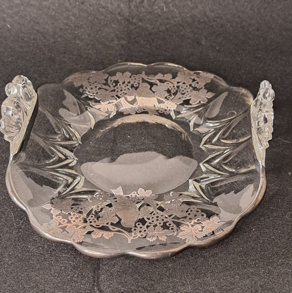 Vintage Leaves Berries and Birds Pattern Silver Glass Dish. - Picture 2 of 7
